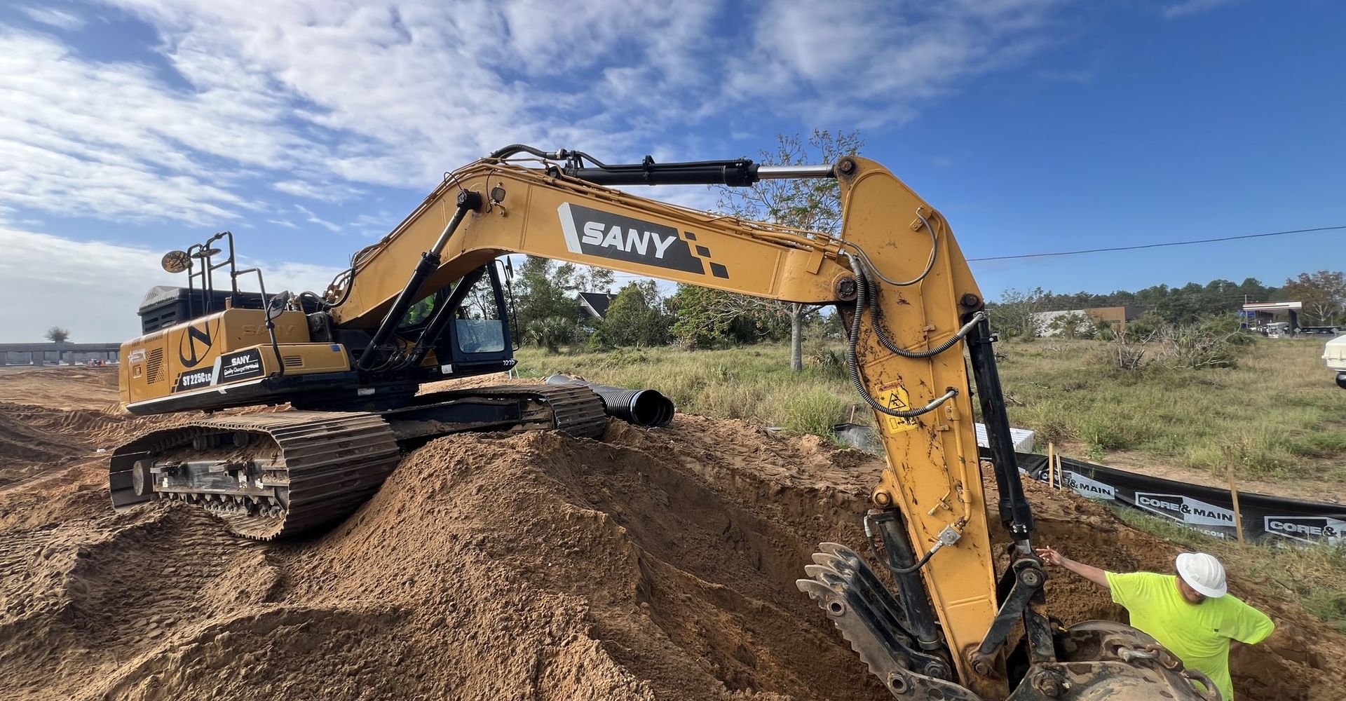 Central Florida Civil excavator cutting a trench on an Ocala site development job